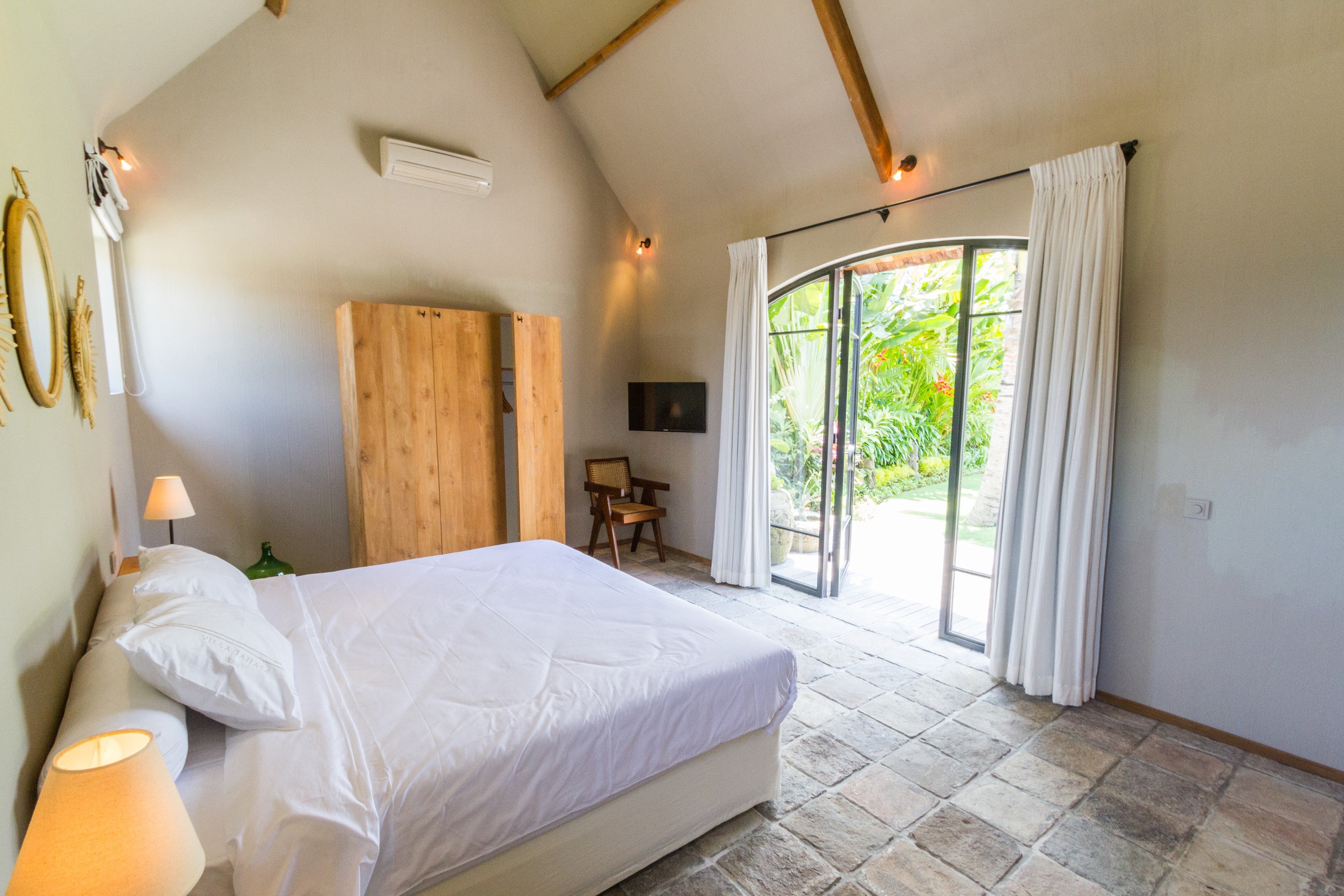Luxury 5BR Villa with 20m Pool 37