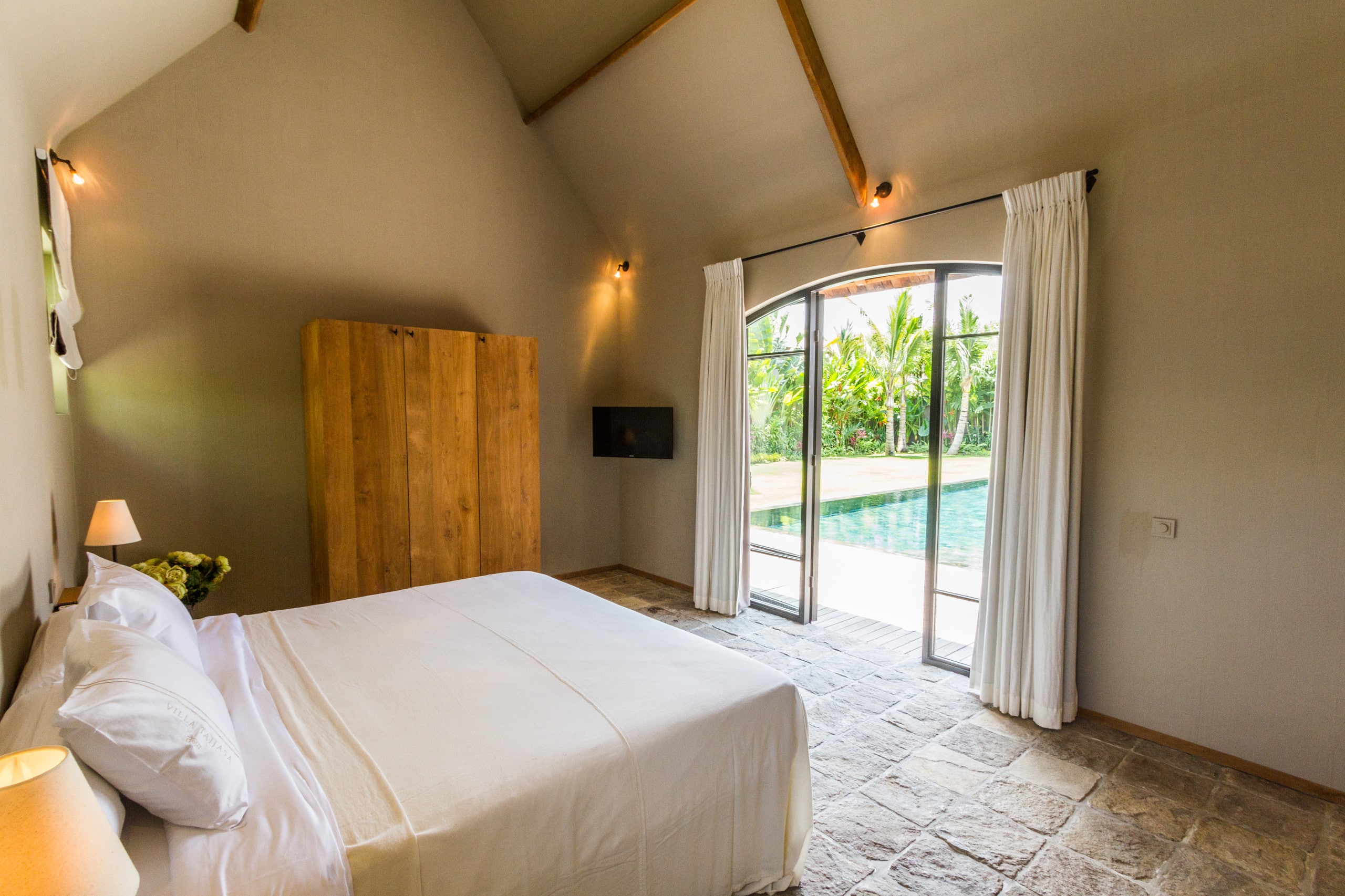 Luxury 5BR Villa with 20m Pool 35