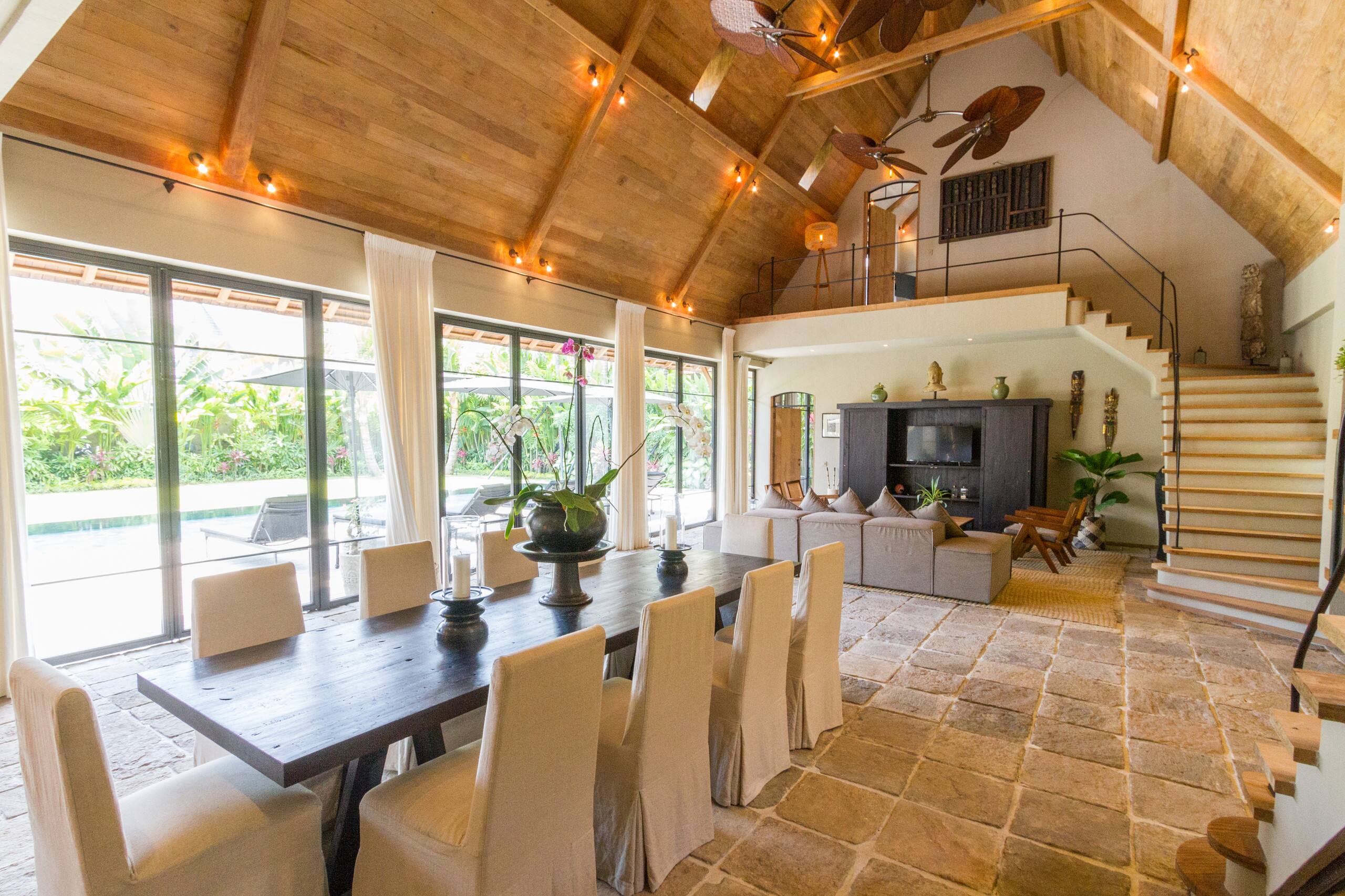 Luxury 5BR Villa with 20m Pool 20