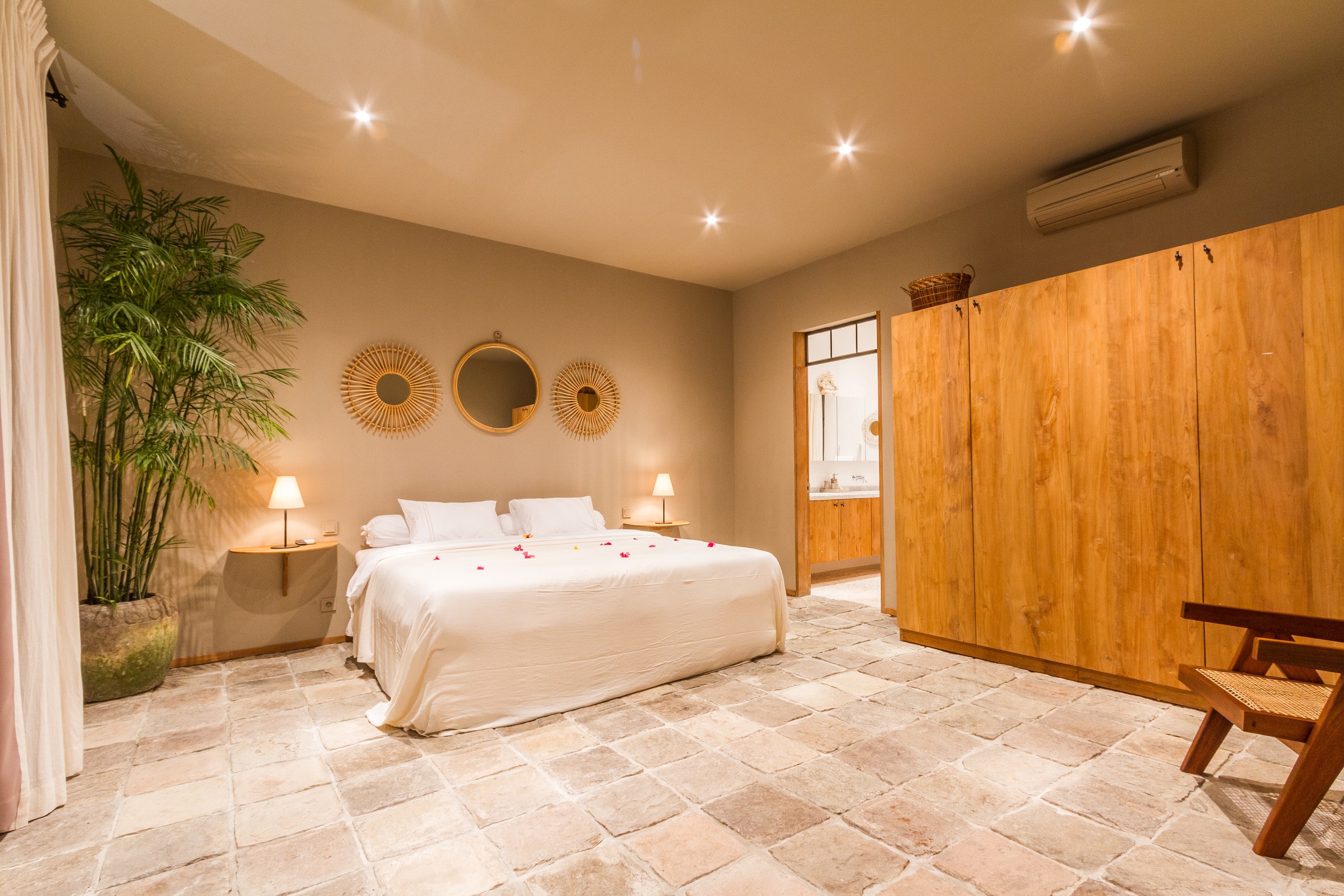 Luxury 5BR Villa with 20m Pool 29