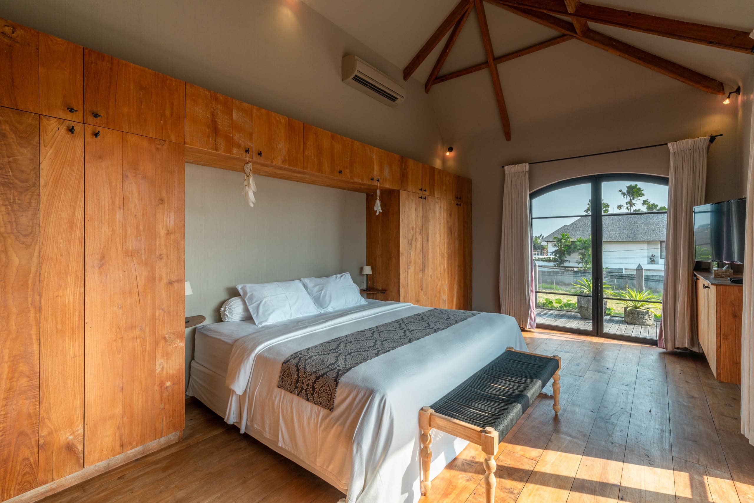 Luxury 5BR Villa with 20m Pool 25