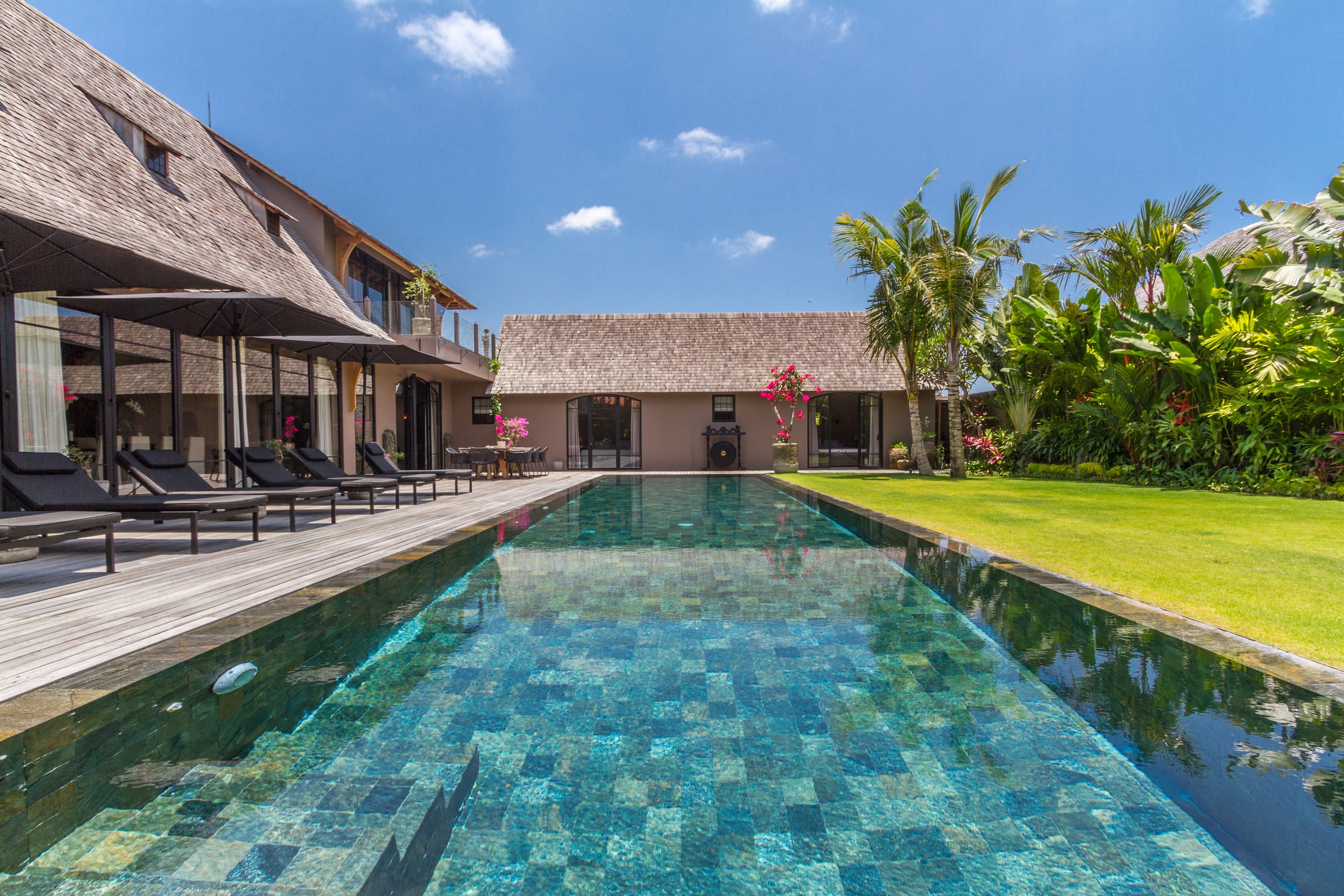 Luxury 5BR Villa with 20m Pool — photo 2