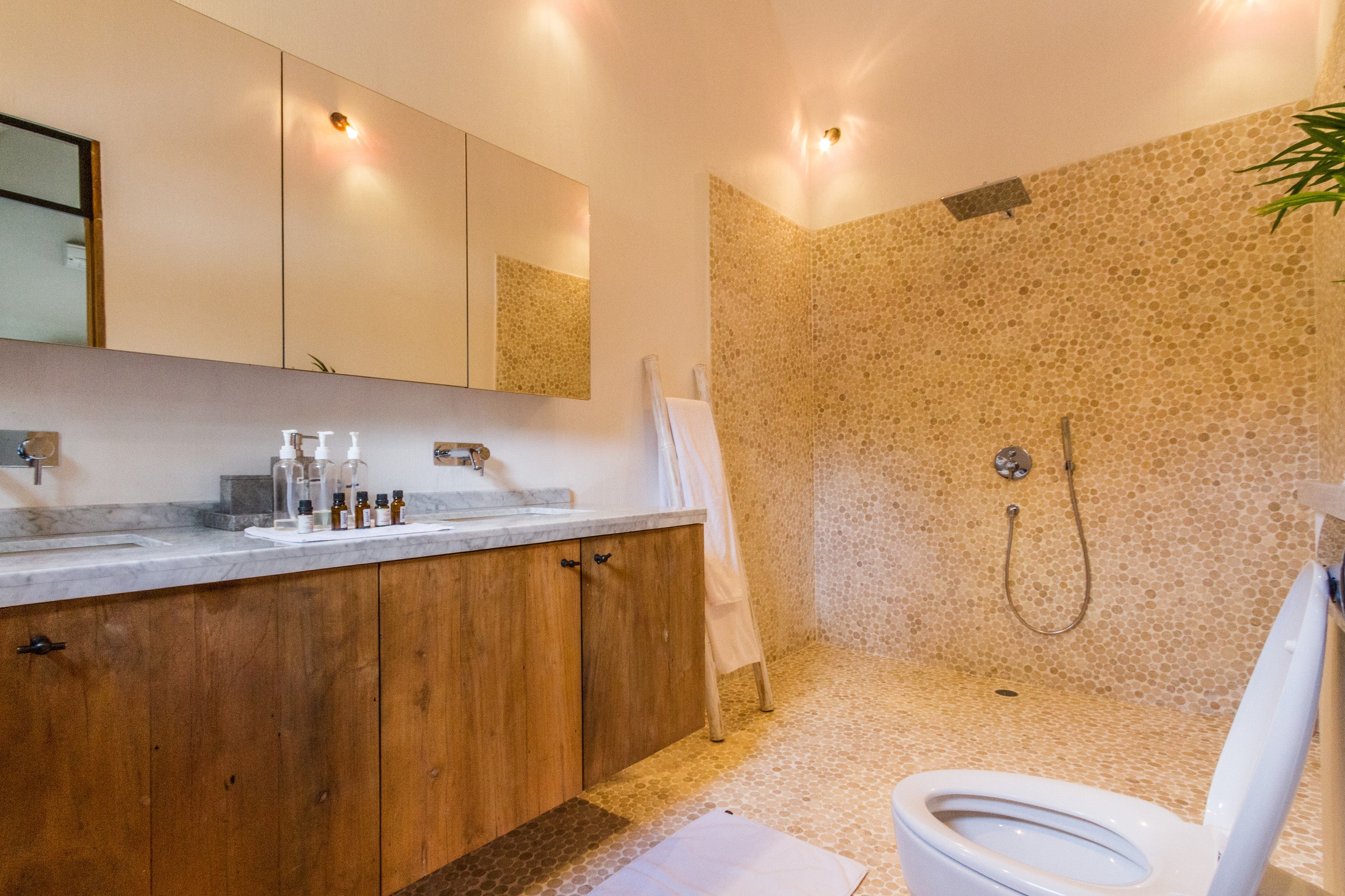 Luxury 5BR Villa with 20m Pool 39