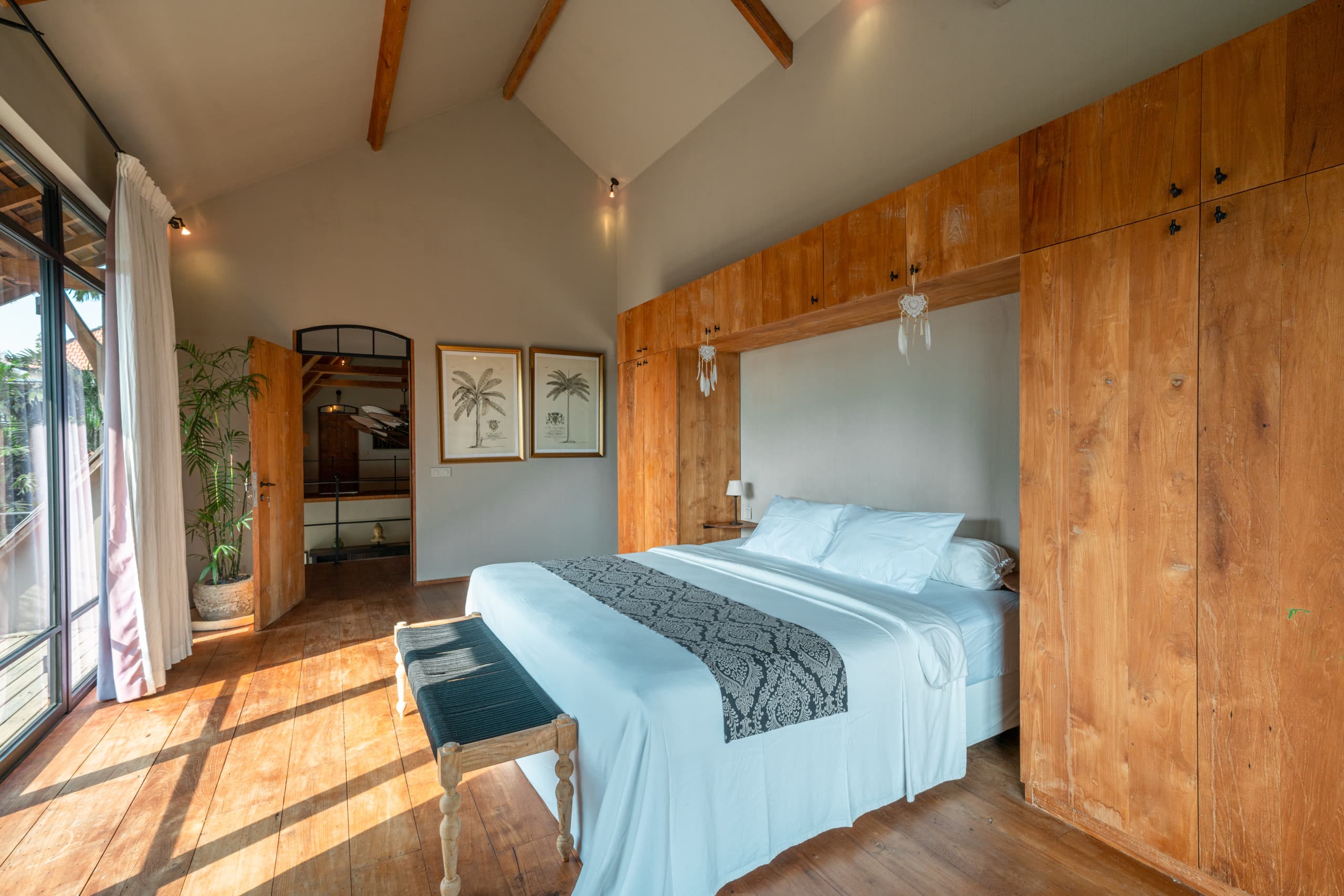 Luxury 5BR Villa with 20m Pool 24