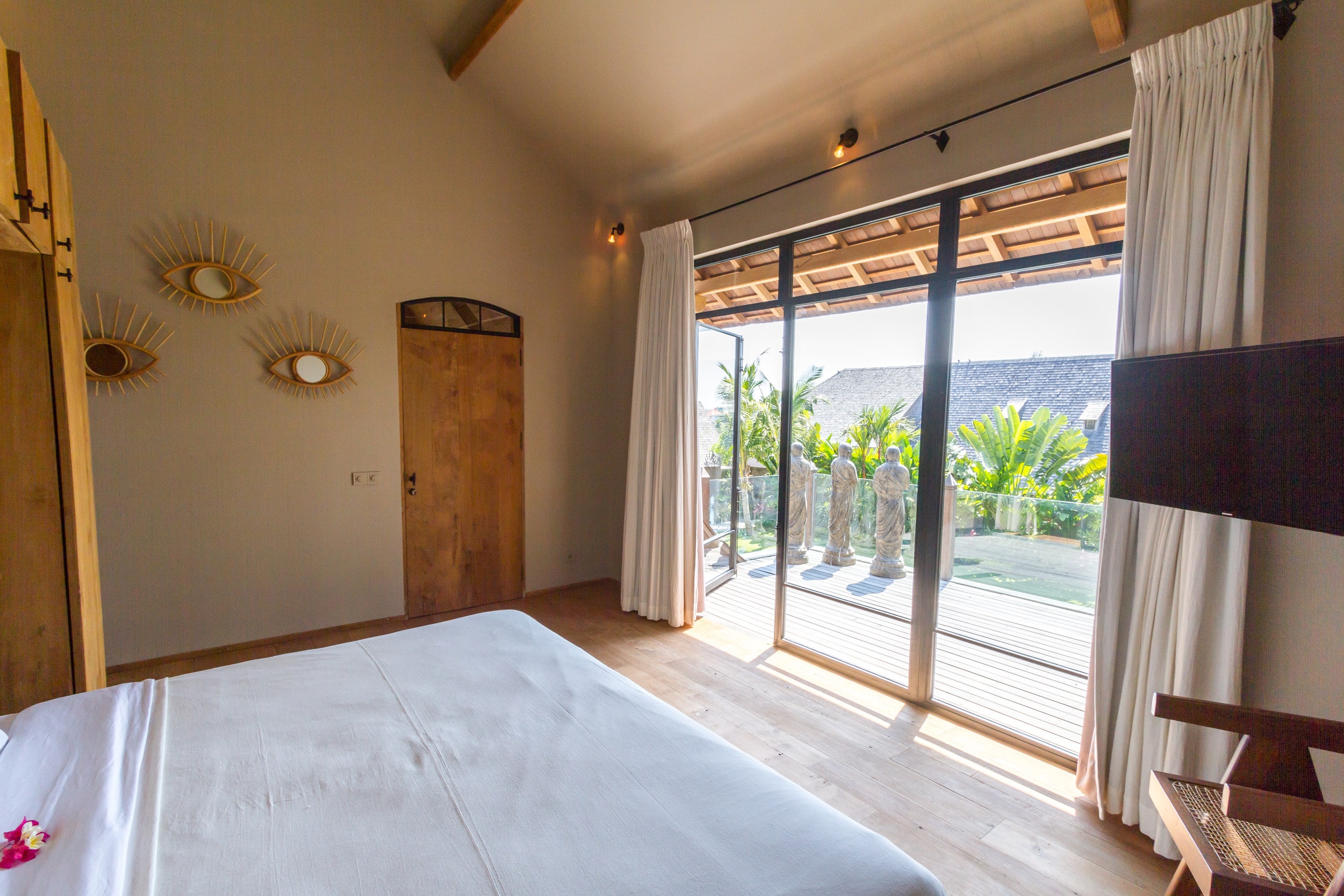 Luxury 5BR Villa with 20m Pool 26