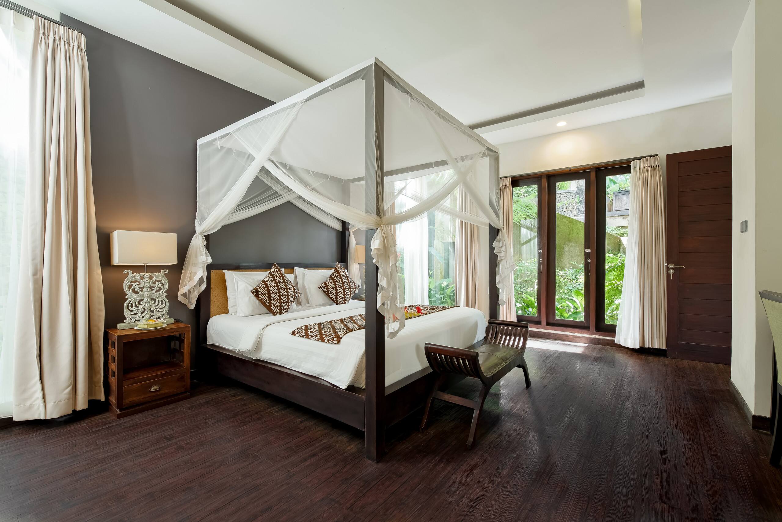 7-Bedroom Villa with Infinity Pool & Jungle Views — photo 2