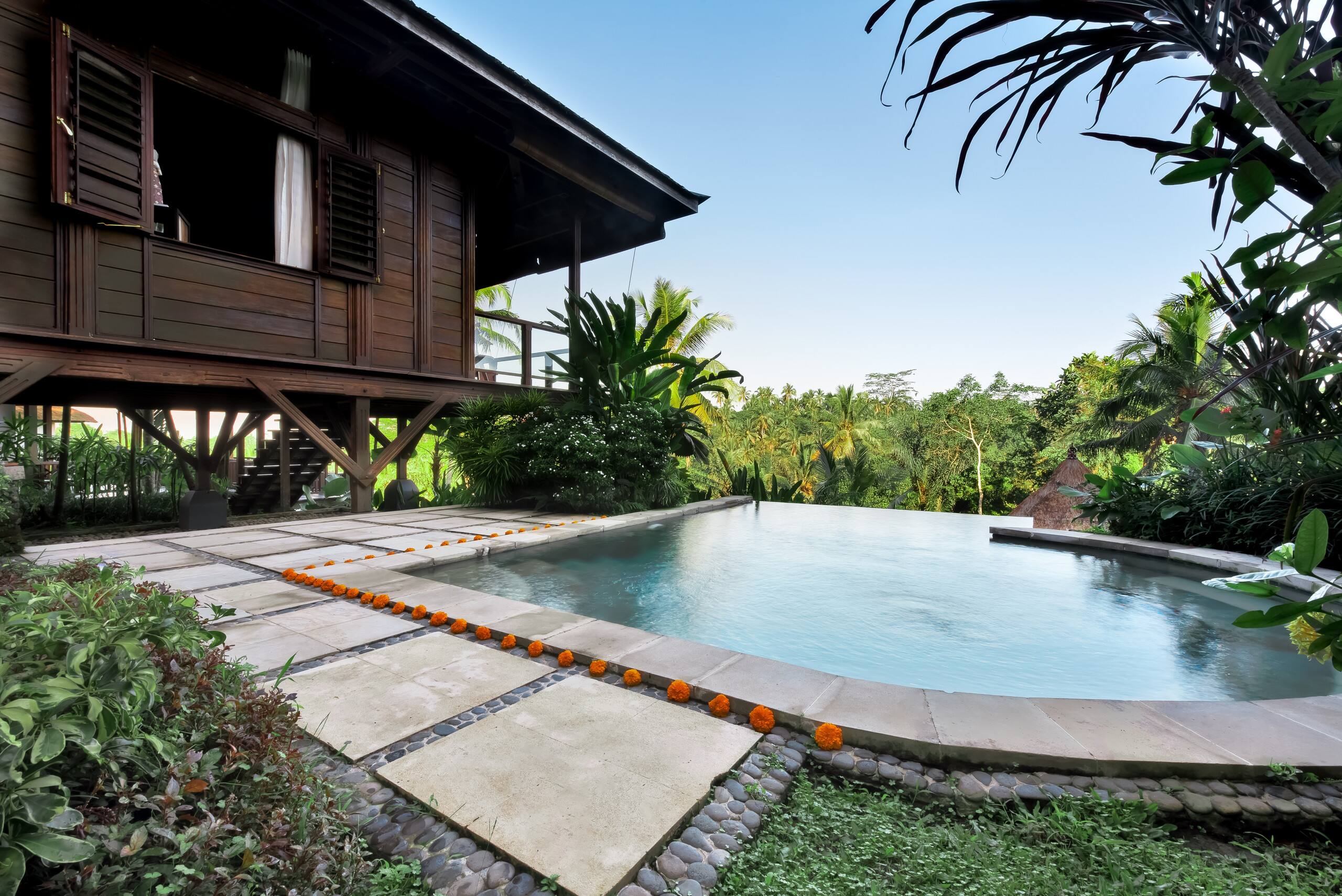 7-Bedroom Villa with Infinity Pool & Jungle Views — photo 3