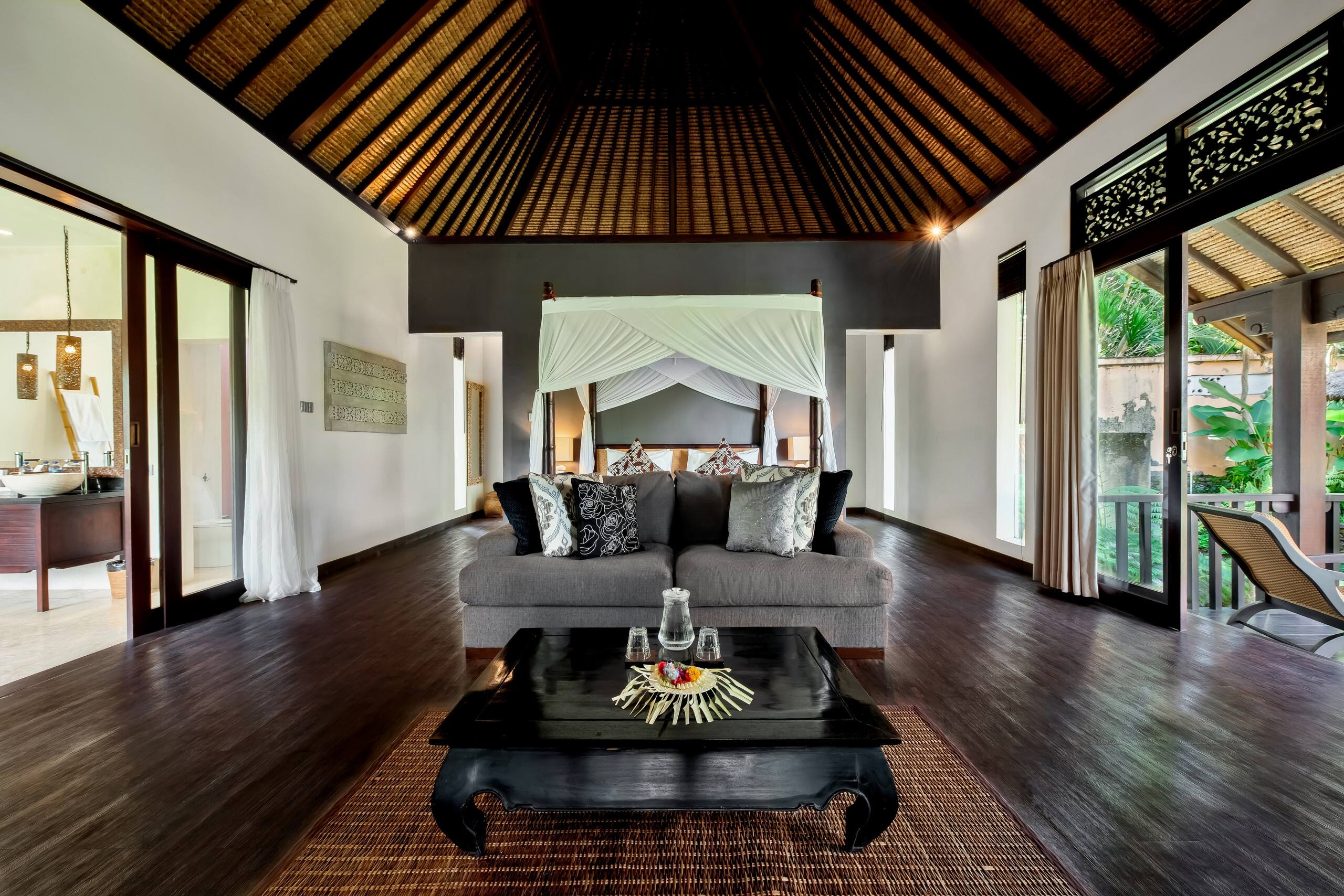 7-Bedroom Villa with Infinity Pool & Jungle Views — photo 4