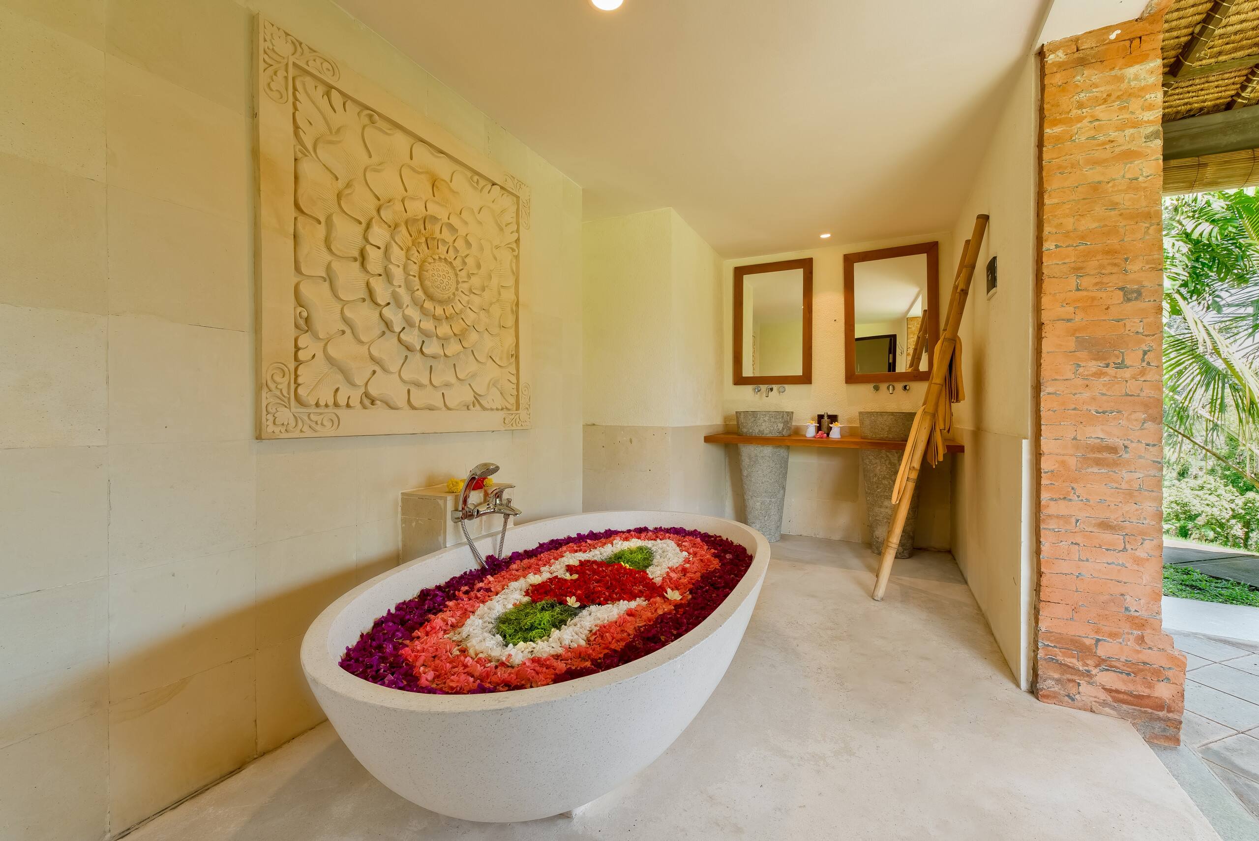 7-Bedroom Villa with Infinity Pool & Jungle Views 35