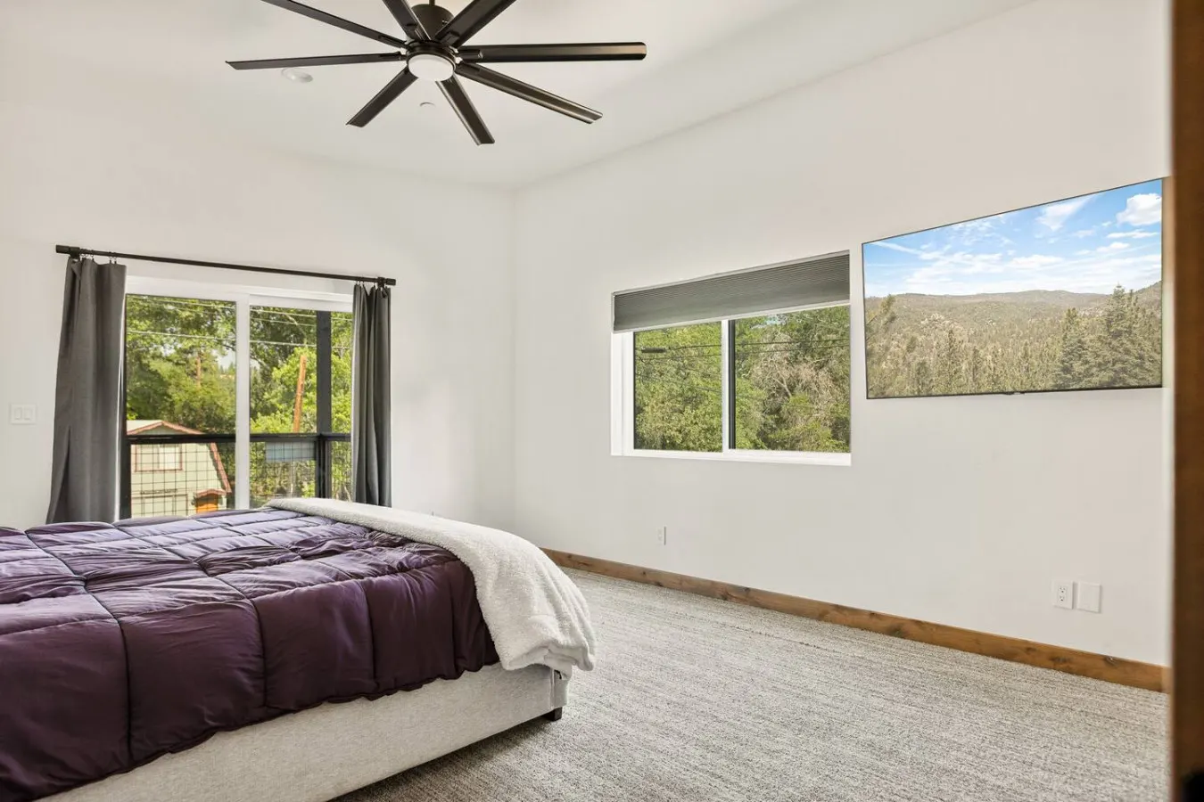Urban Manor, Walk 2 Bear Mtn & Hot Tub w Firepit 10