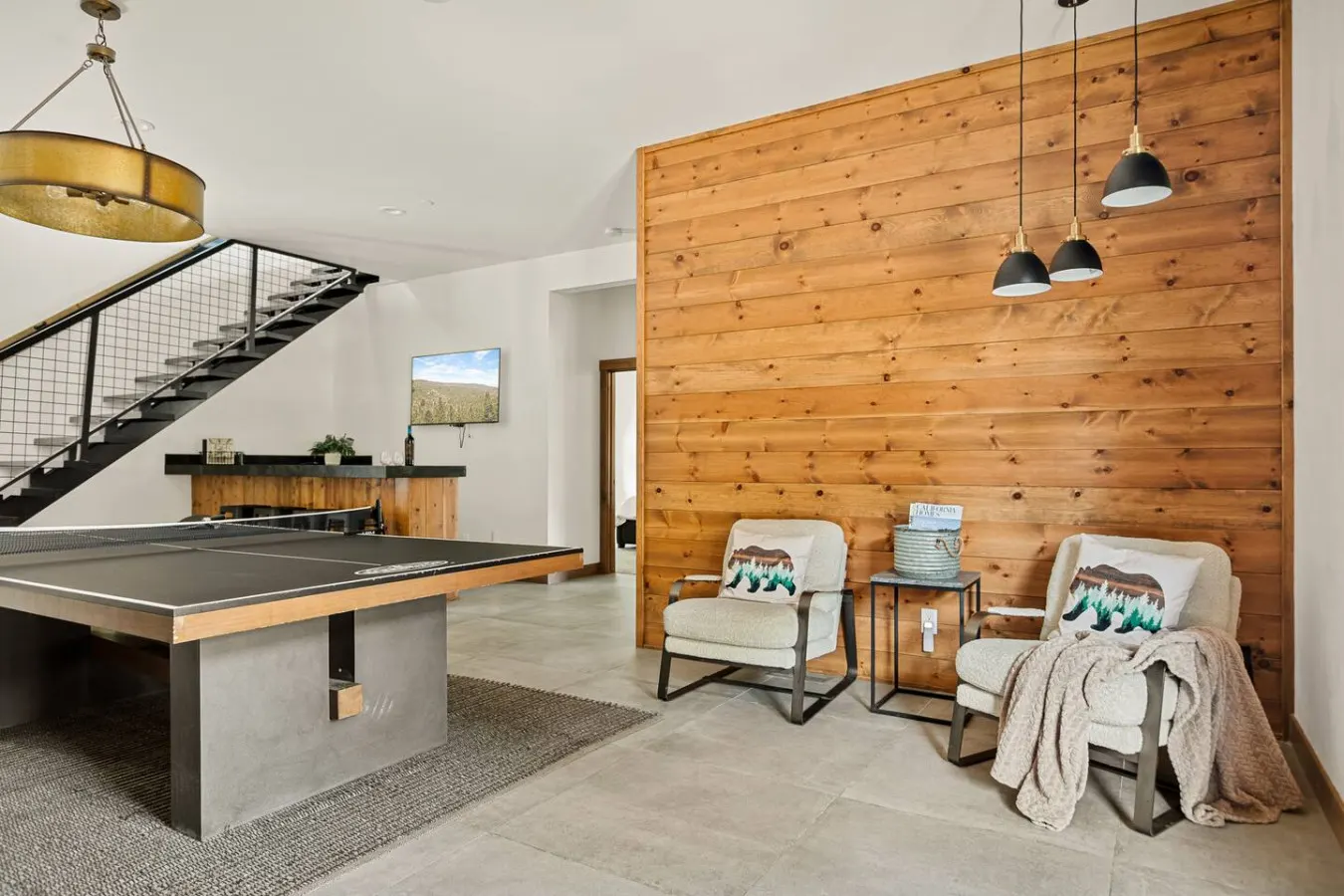 Urban Manor, Walk 2 Bear Mtn & Hot Tub w Firepit 14