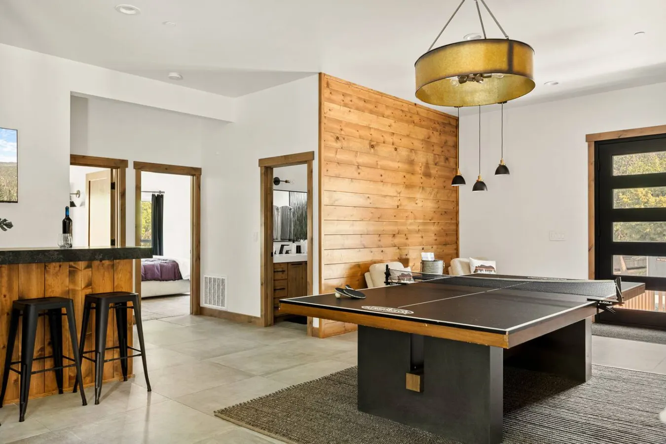 Urban Manor, Walk 2 Bear Mtn & Hot Tub w Firepit 15