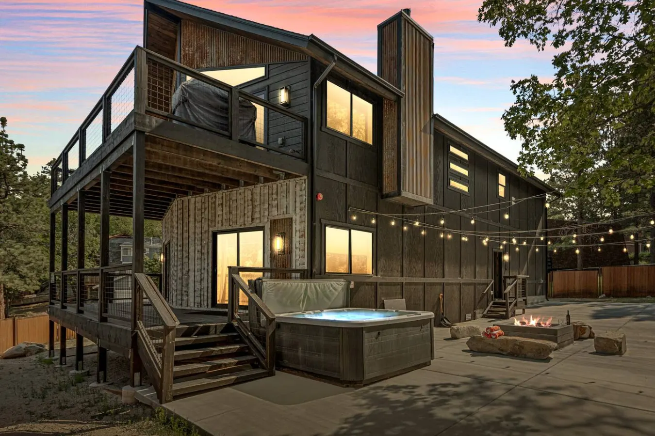 Urban Manor, Walk 2 Bear Mtn & Hot Tub w Firepit 5