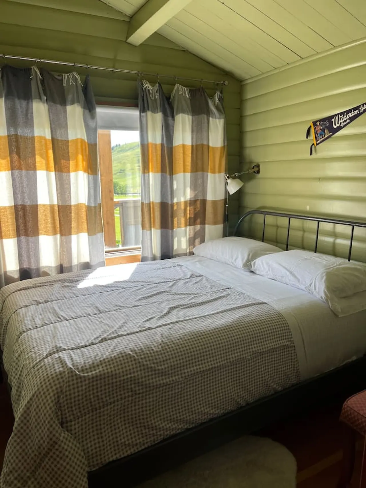 Flint Rock Ranch: Cabin, Deck, Fire Pit, Hottub