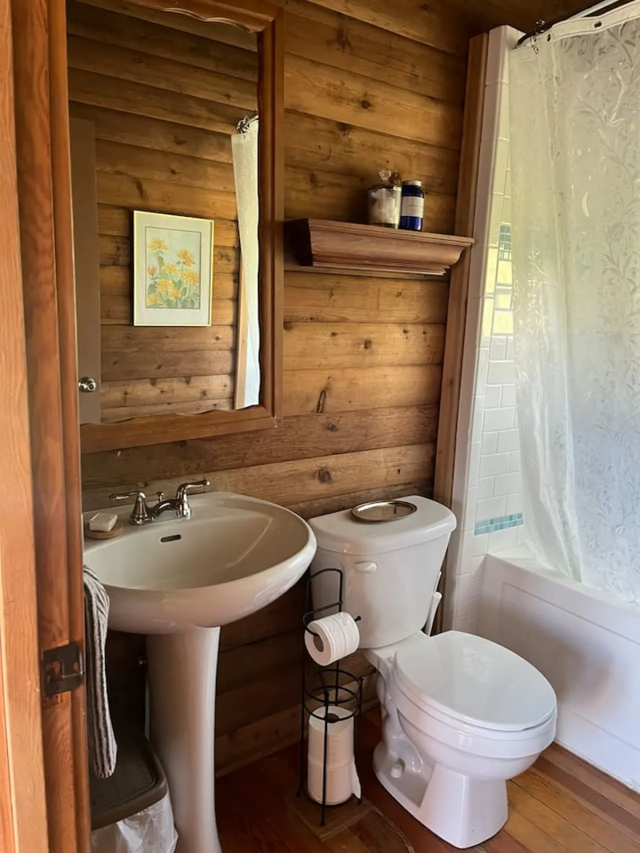 Flint Rock Ranch: Cabin, Deck, Fire Pit, Hottub 10
