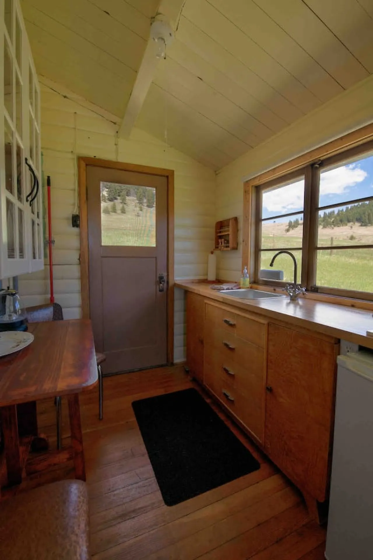 Flint Rock Ranch: Cabin, Deck, Fire Pit, Hottub 7