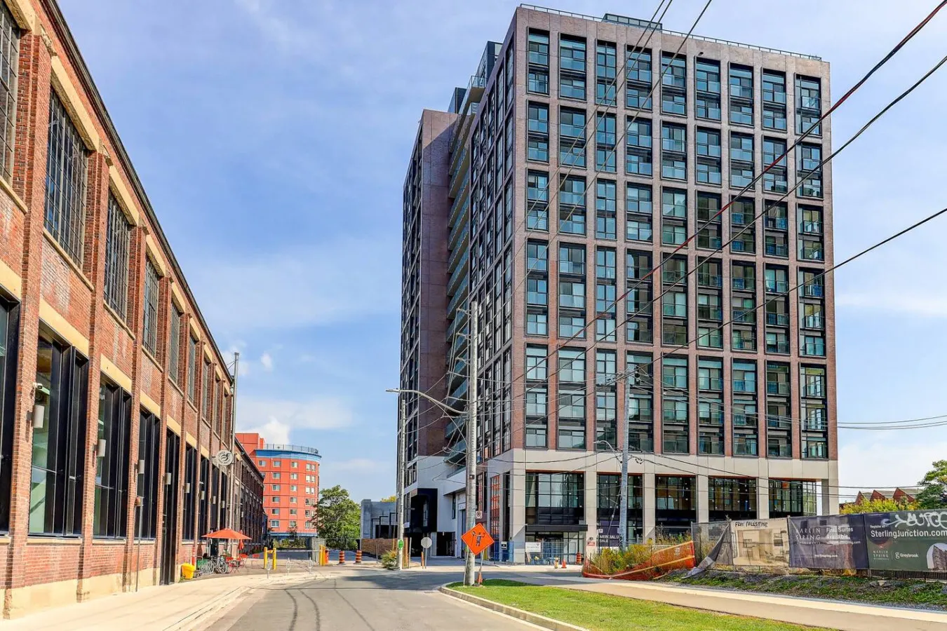 3BR Retreat in Artistic Junction Gym High Park 9