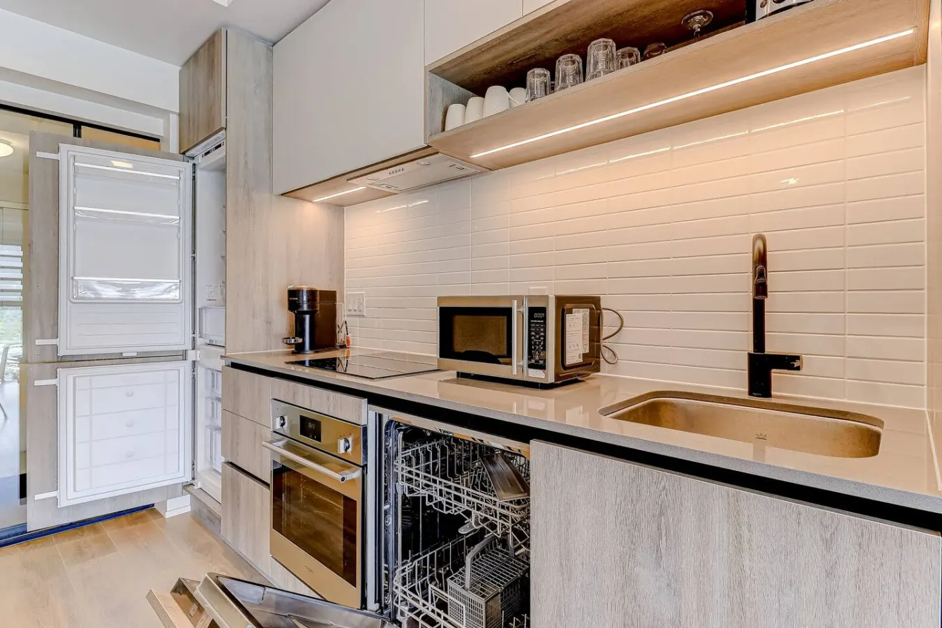 3BR Retreat in Artistic Junction Gym High Park 10
