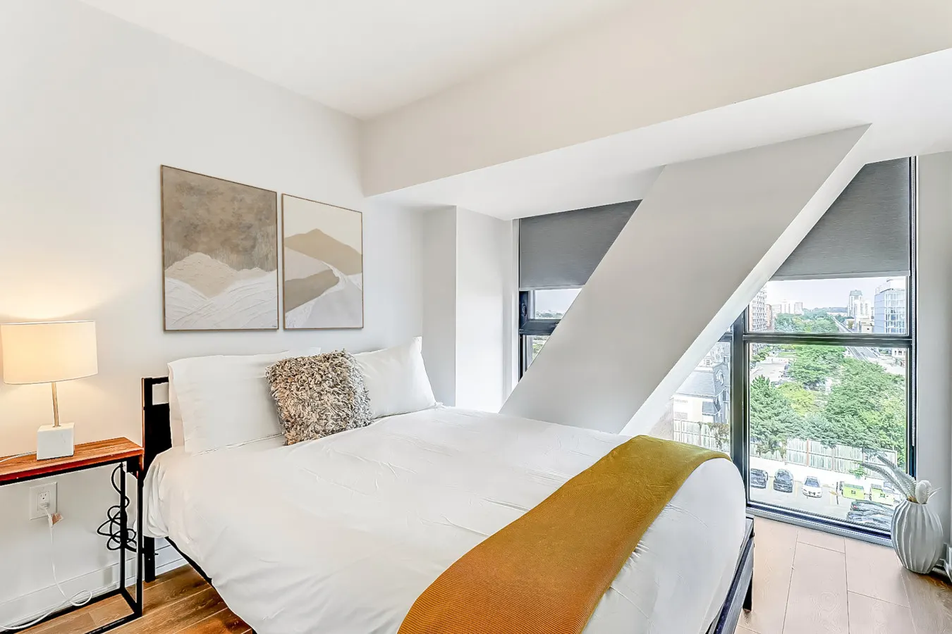 3BR Retreat in Artistic Junction Gym High Park 11
