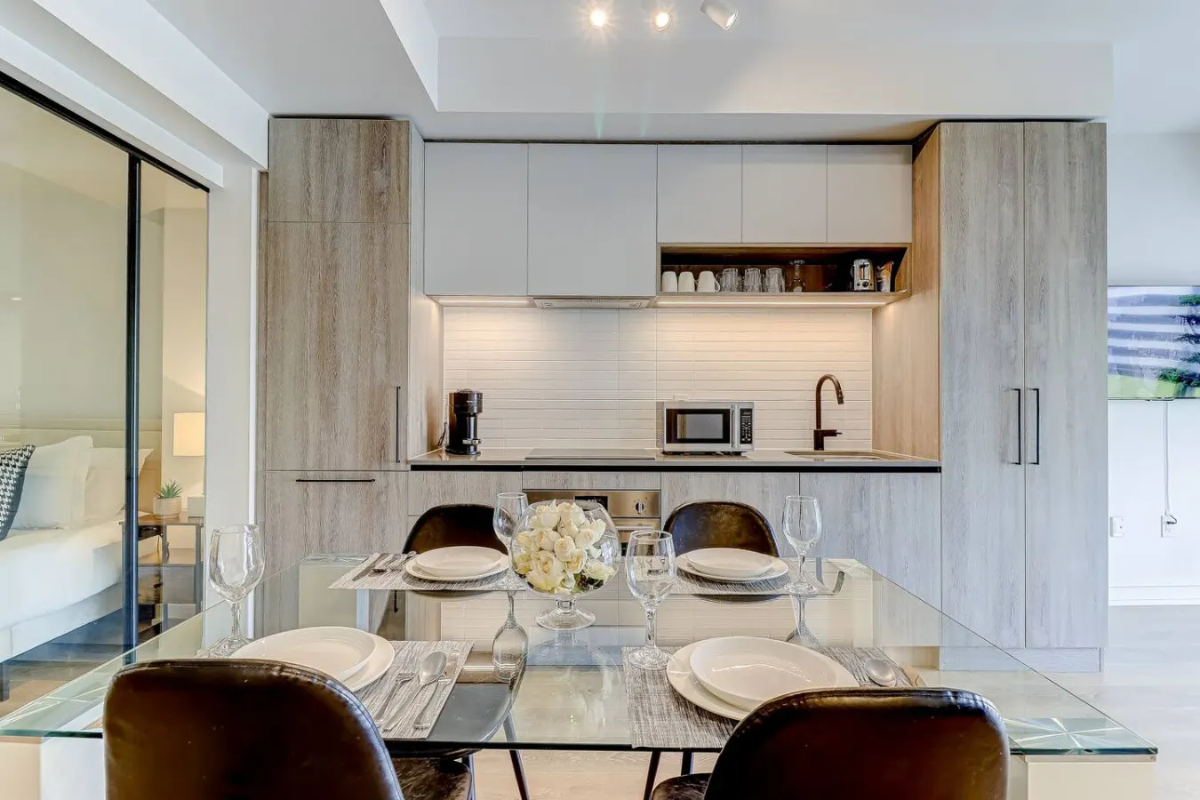 3BR Retreat in Artistic Junction Gym High Park 12