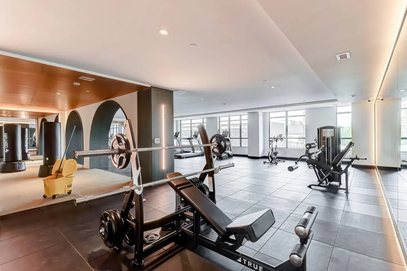 3BR Retreat in Artistic Junction Gym High Park 7