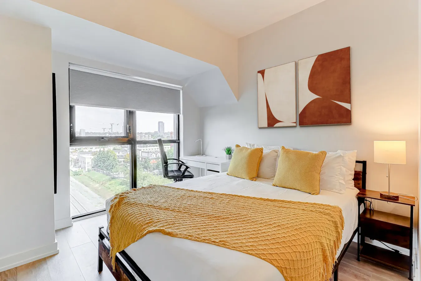 3BR Retreat in Artistic Junction Gym High Park 8