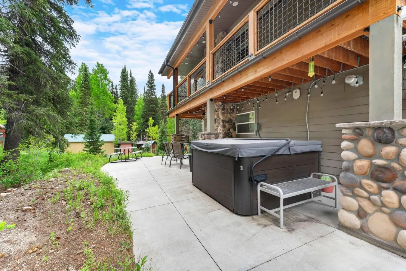 Silver Fork Chalet 7BR Mountain Lodge + Hot Tub Sleeps 15 12