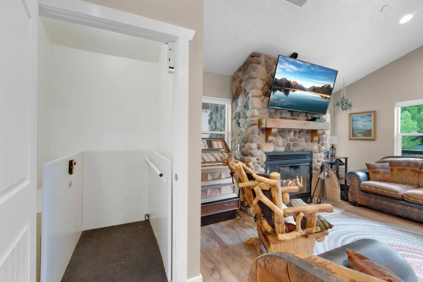 Silver Fork Chalet 7BR Mountain Lodge + Hot Tub Sleeps 15 6