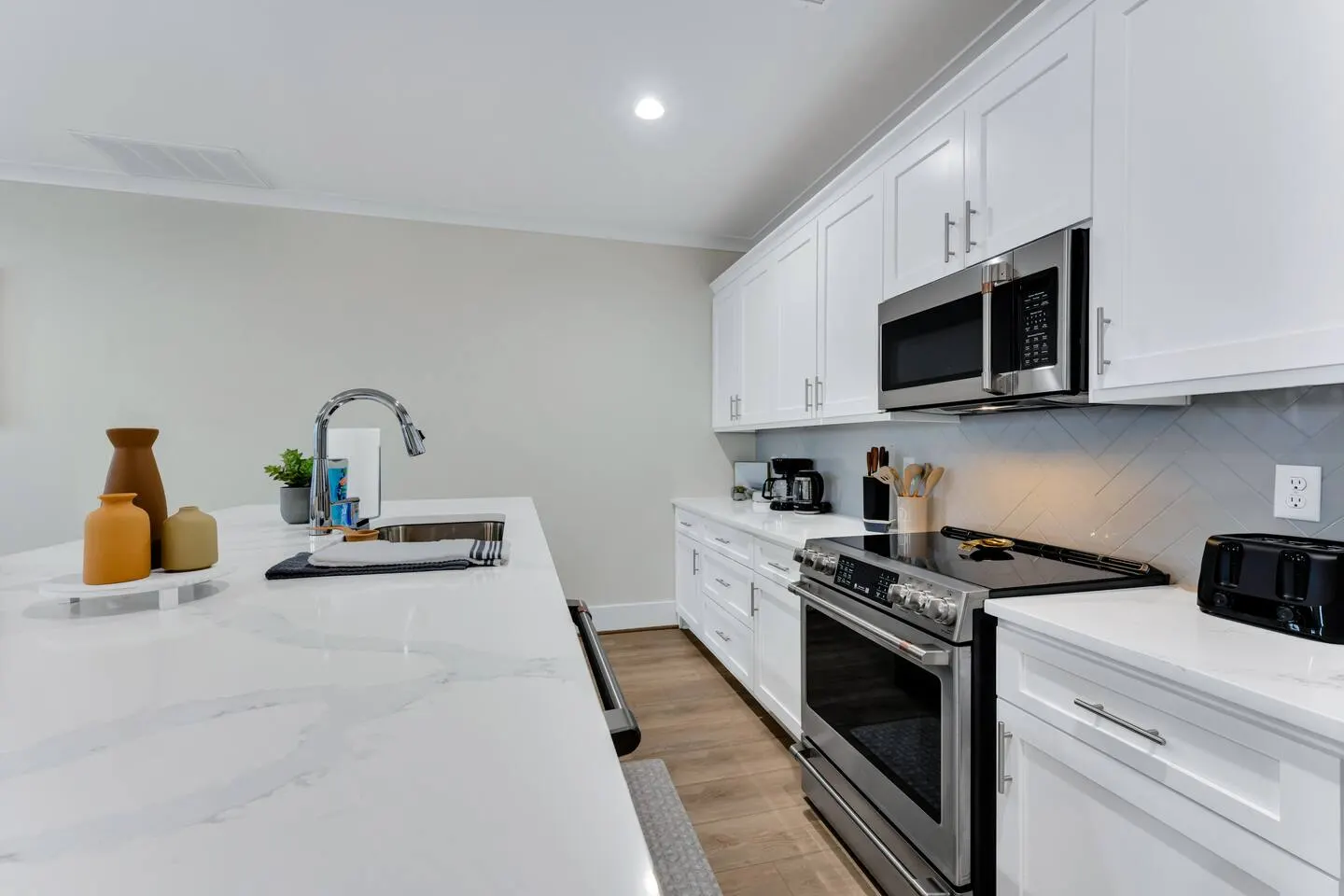 ViBe District 4BR Pet Friendly + 30+ Nights 16