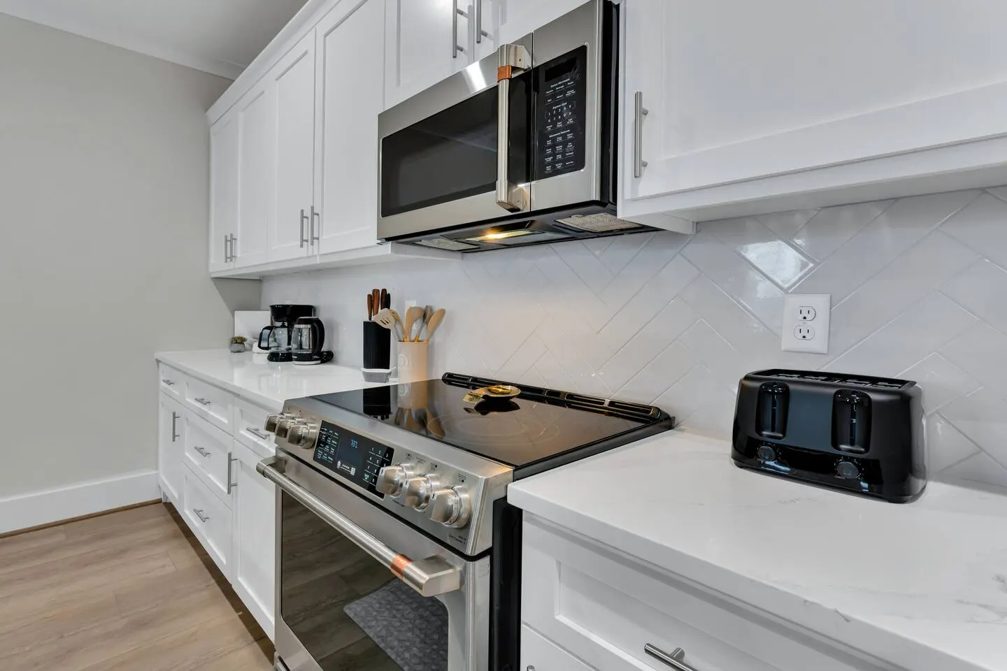 ViBe District 4BR Pet Friendly + 30+ Nights 17