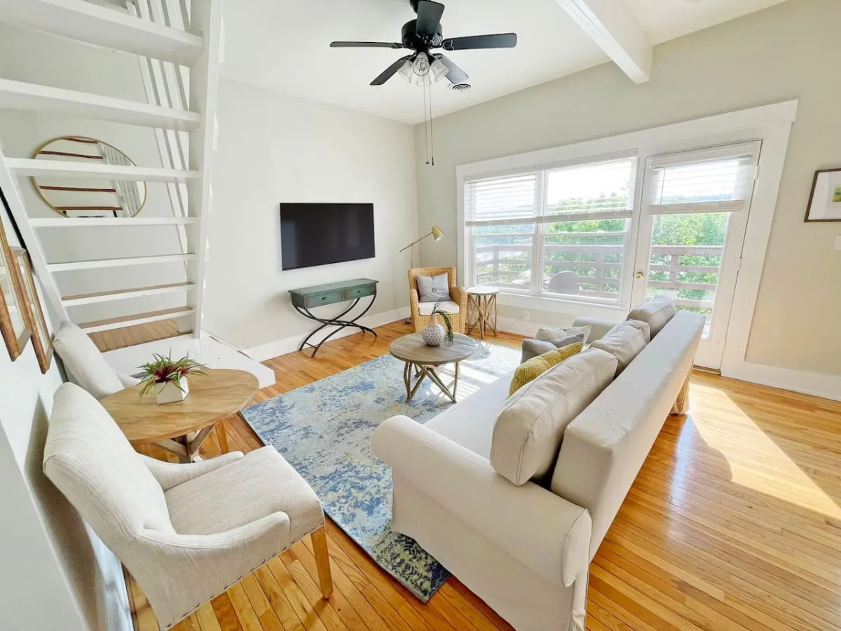 Mt Adams 2BR Deck River Views 3-min to Dtown 2