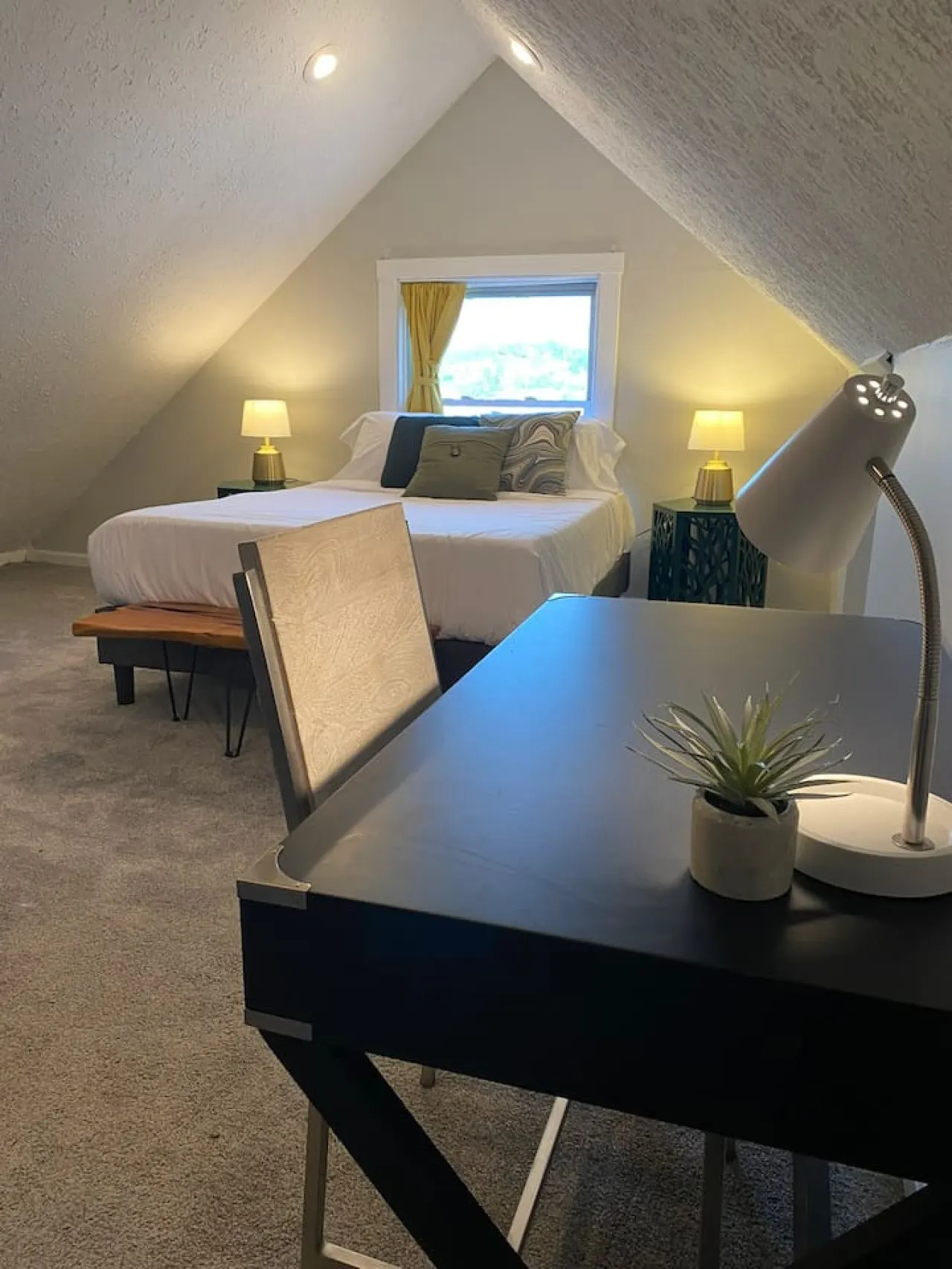 Mt Adams 2BR Deck River Views 3-min to Dtown 13
