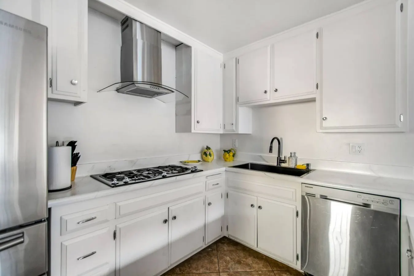 3Bed/2Bath | Close To South Coast Plaza & Freeway — photo 3