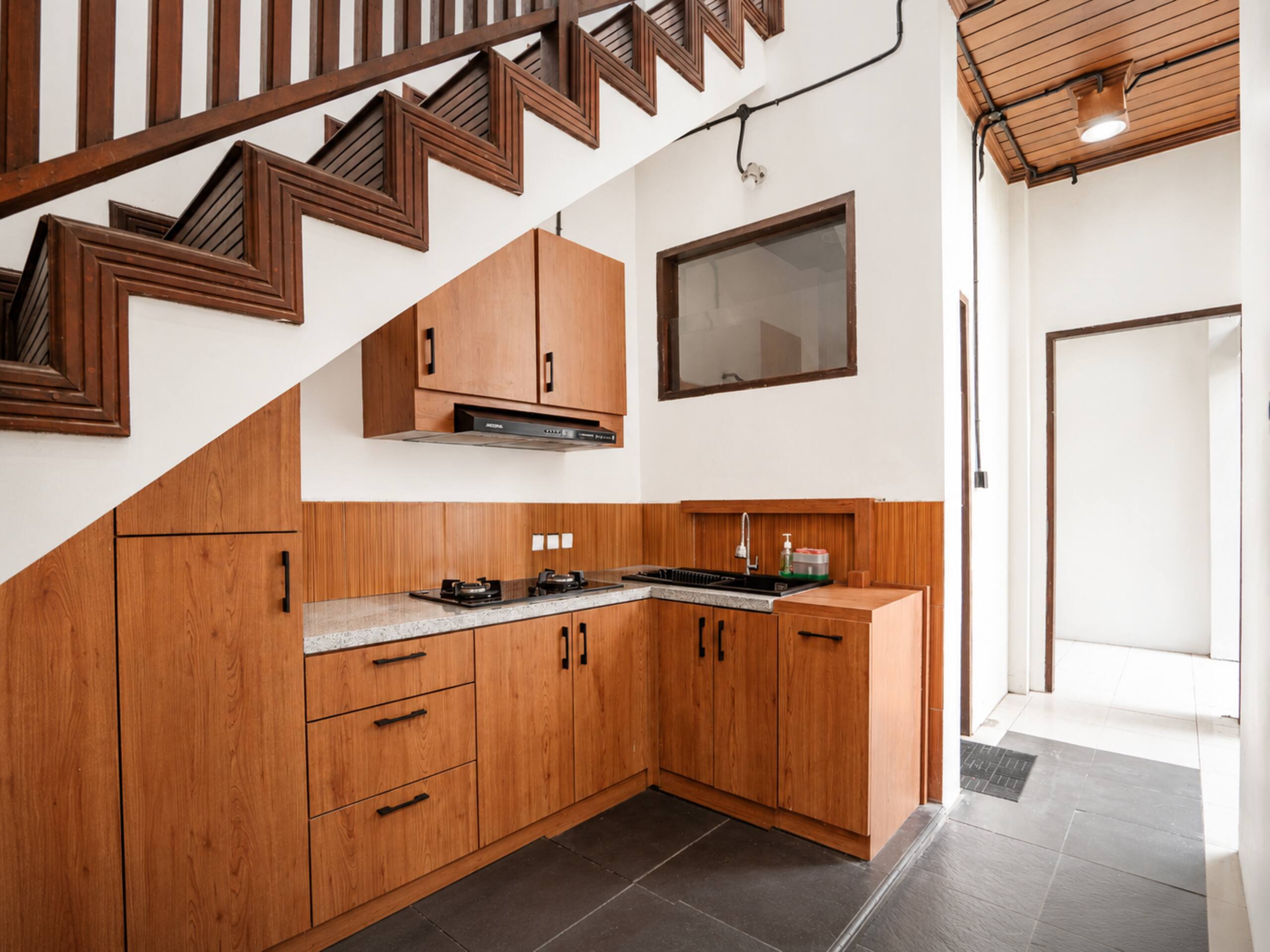 3BR Modern Balinese Wood Villa - Near Beach 8