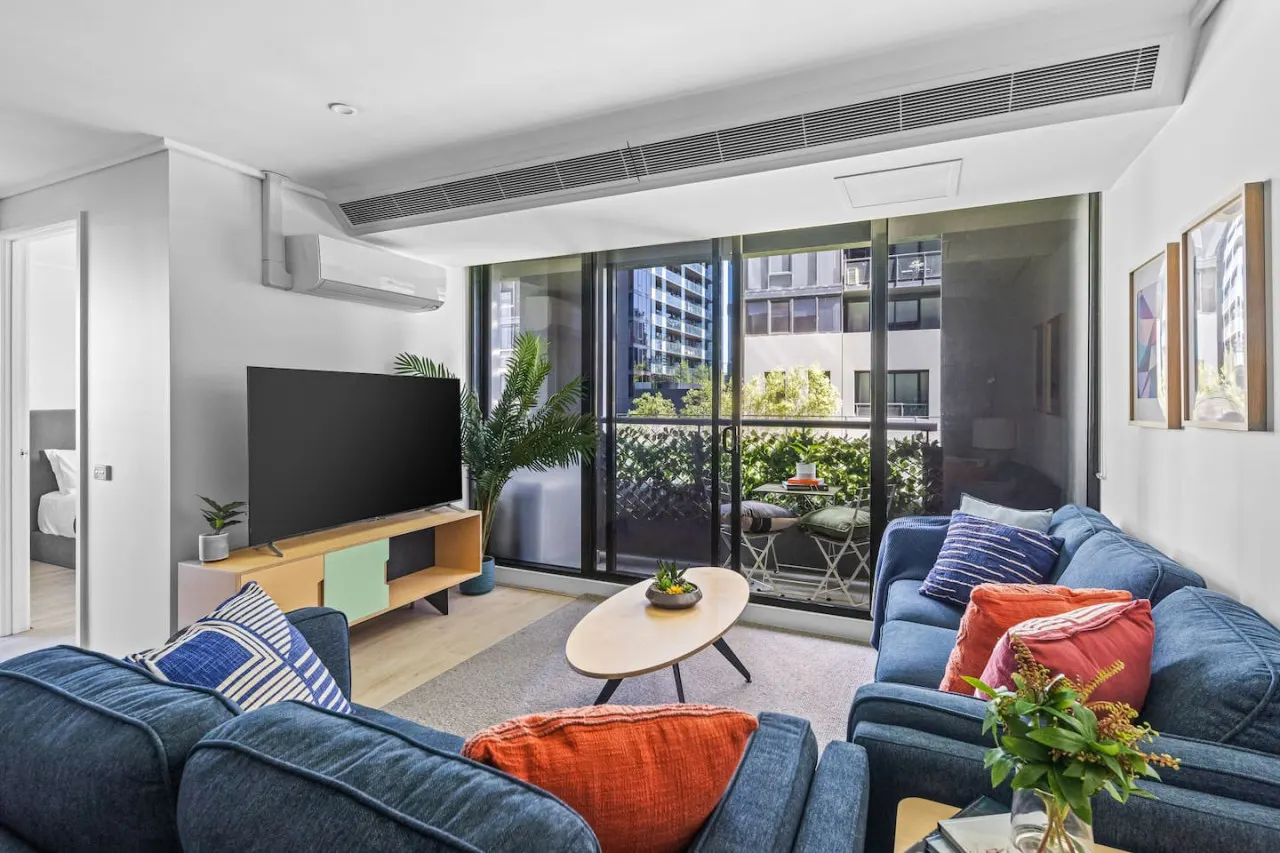 Anya - Spacious Resort Melbourne Apartment.
