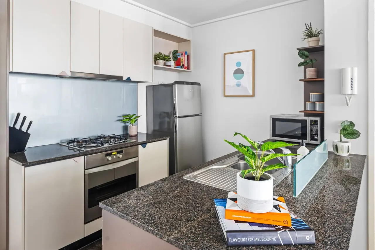 Anya - Spacious Resort Melbourne Apartment 11