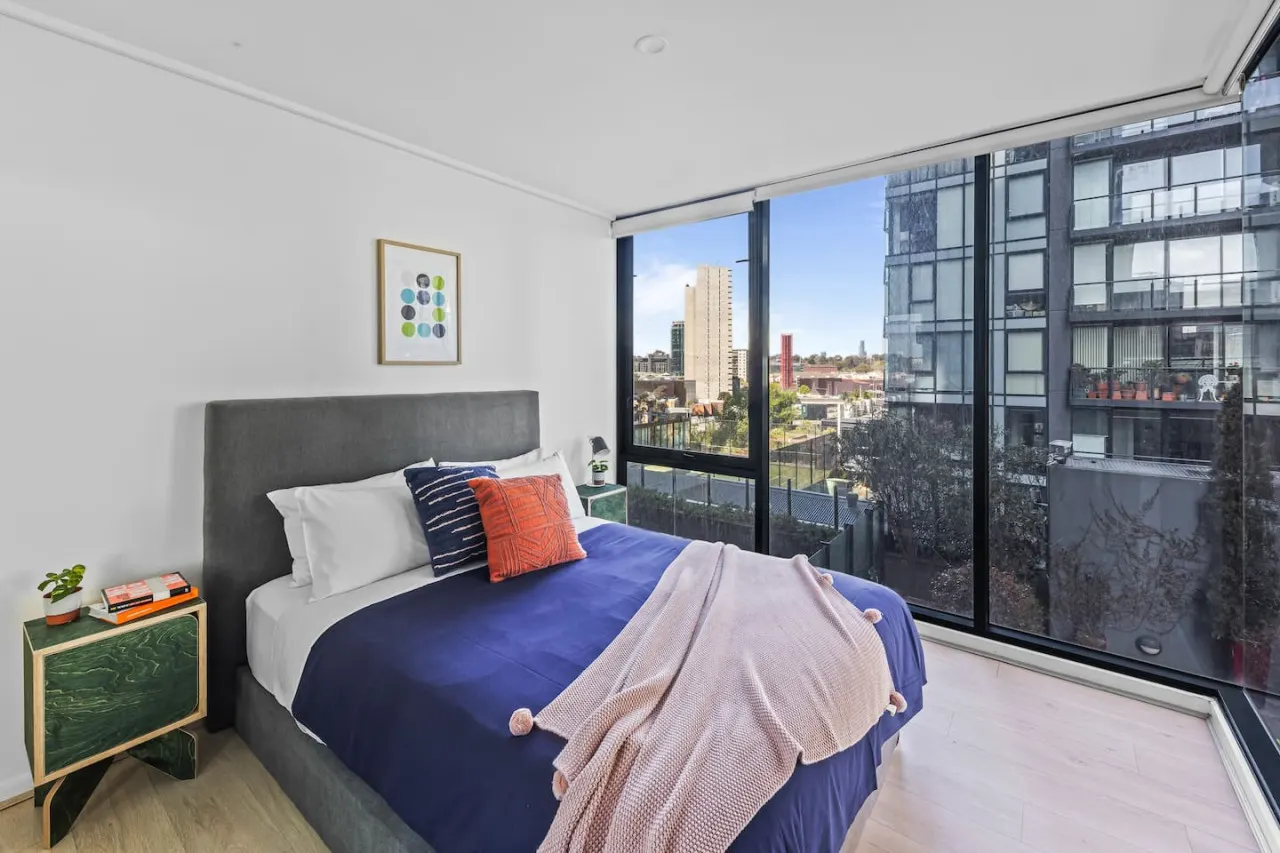 Anya - Spacious Resort Melbourne Apartment 12