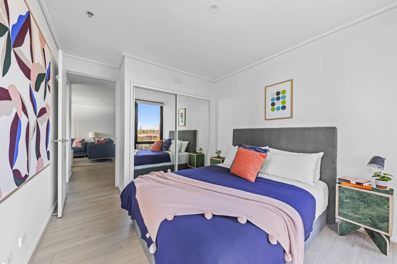 Anya - Spacious Resort Melbourne Apartment 13