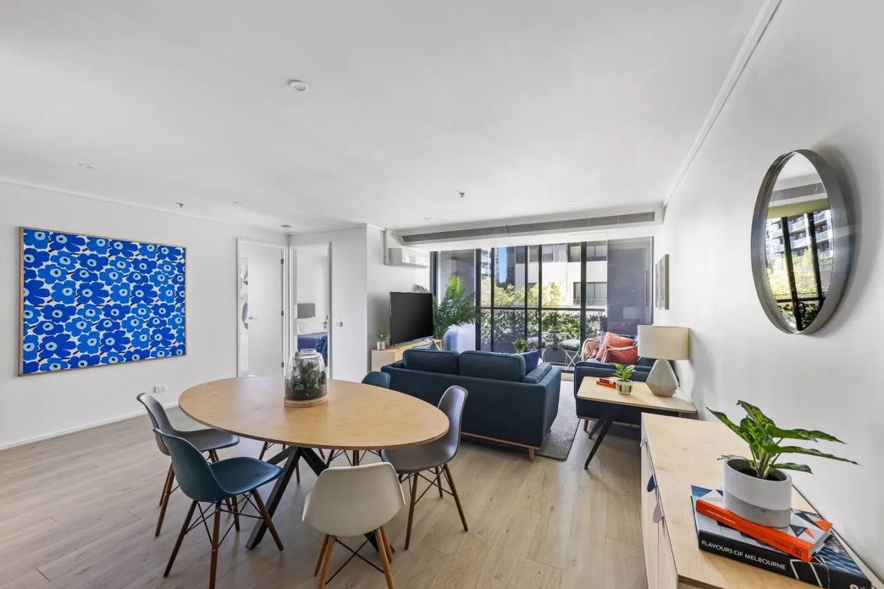 Anya - Spacious Resort Melbourne Apartment 6