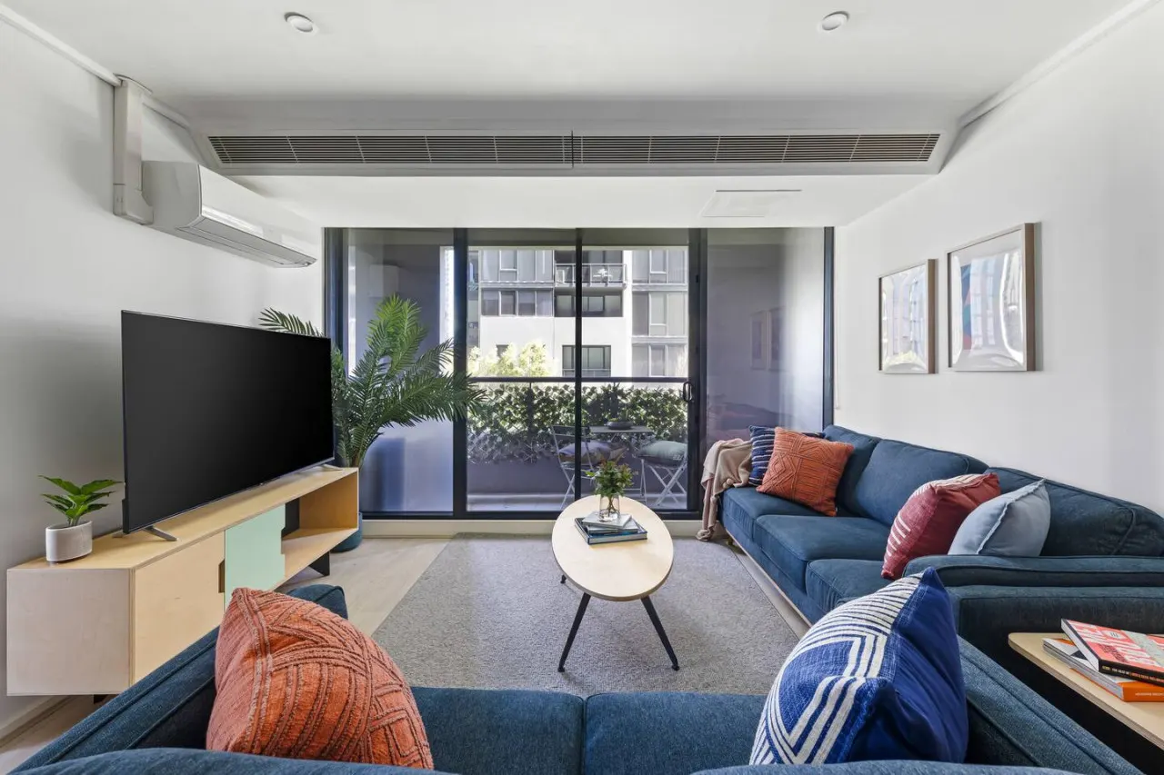 Anya - Spacious Resort Melbourne Apartment 8