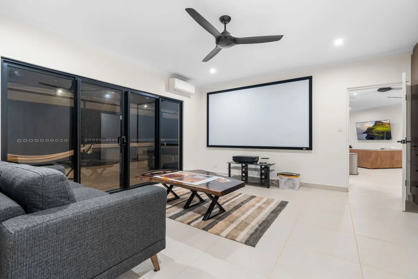 ZenLux Mermaid Sunsets: Beachfront Fishing Retreat 18