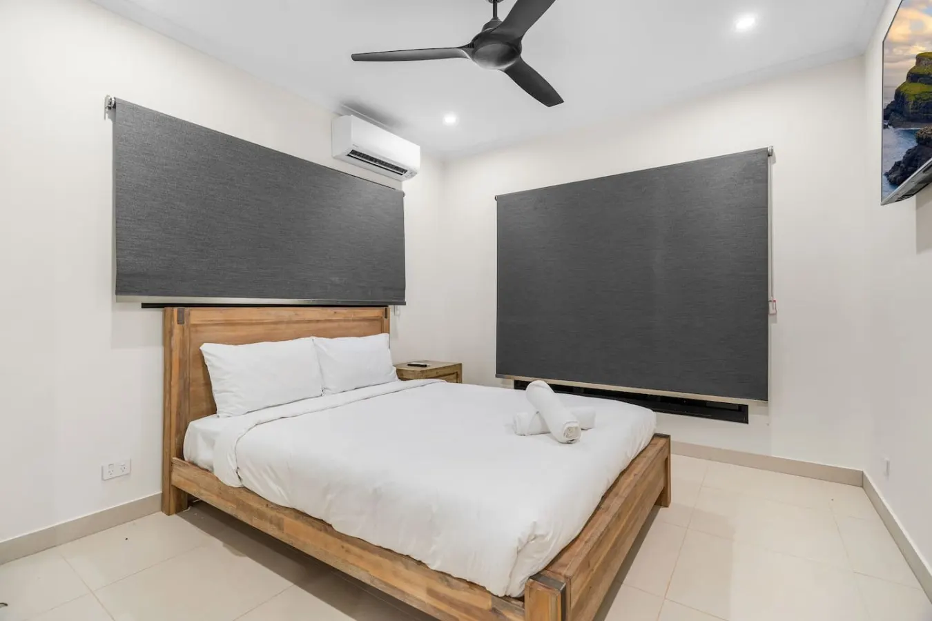 ZenLux Mermaid Sunsets: Beachfront Fishing Retreat 20