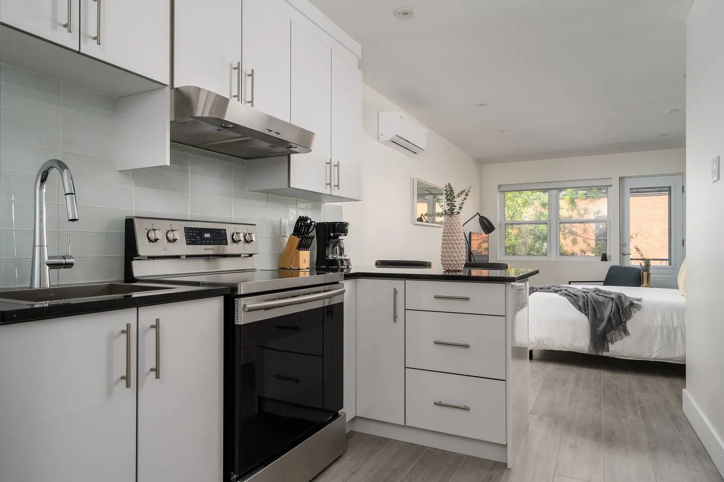 FurnishedMTL - Modern Studio - Plateau/McGill 2