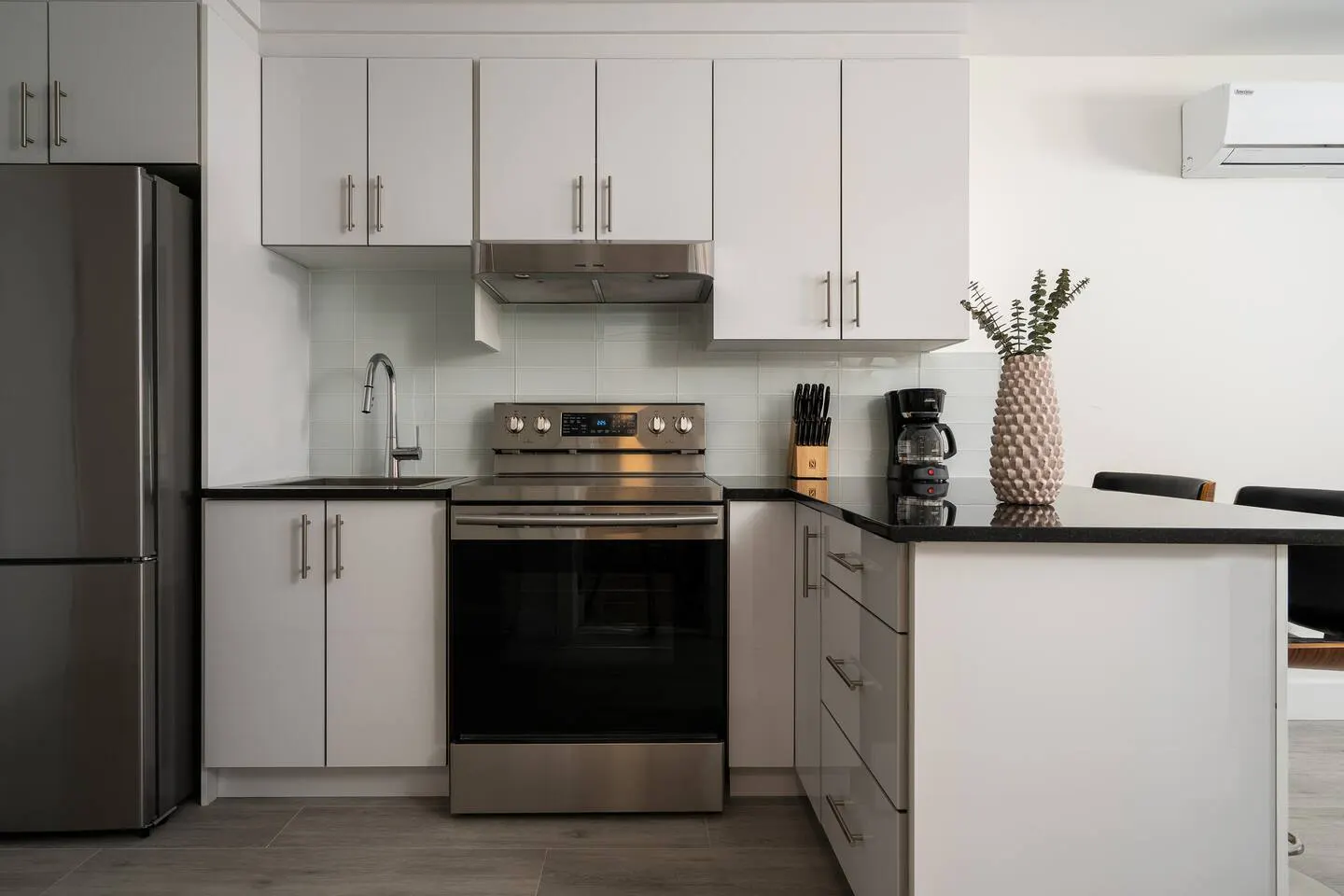 FurnishedMTL - Modern Studio - Plateau/McGill 4