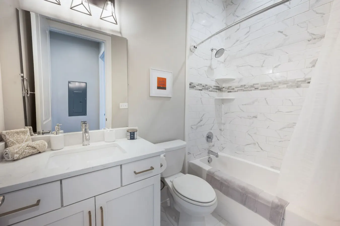Luxury Downtown Loft Balcony & Rooftop Bar 10