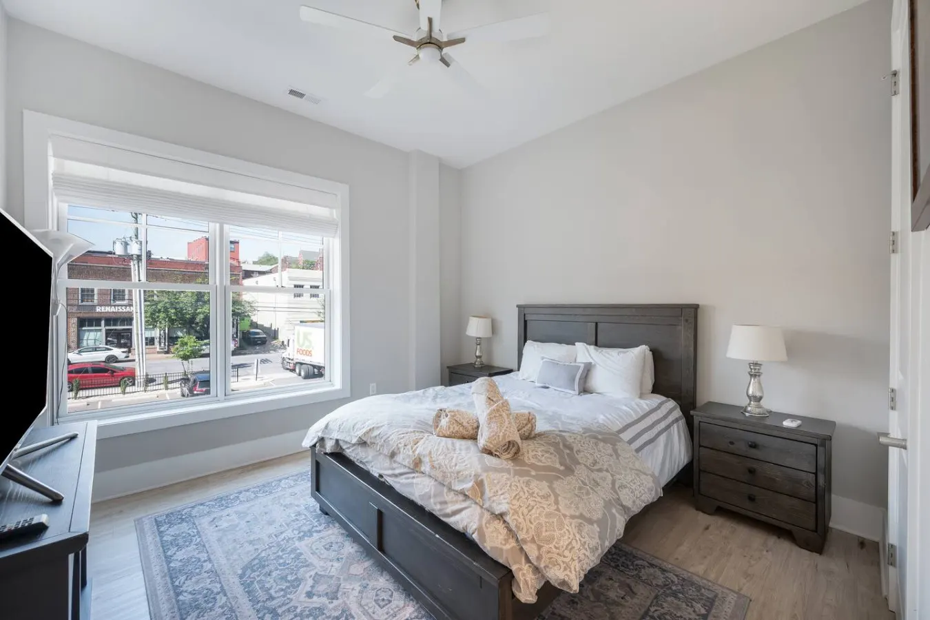 Luxury Downtown Loft Balcony & Rooftop Bar 12