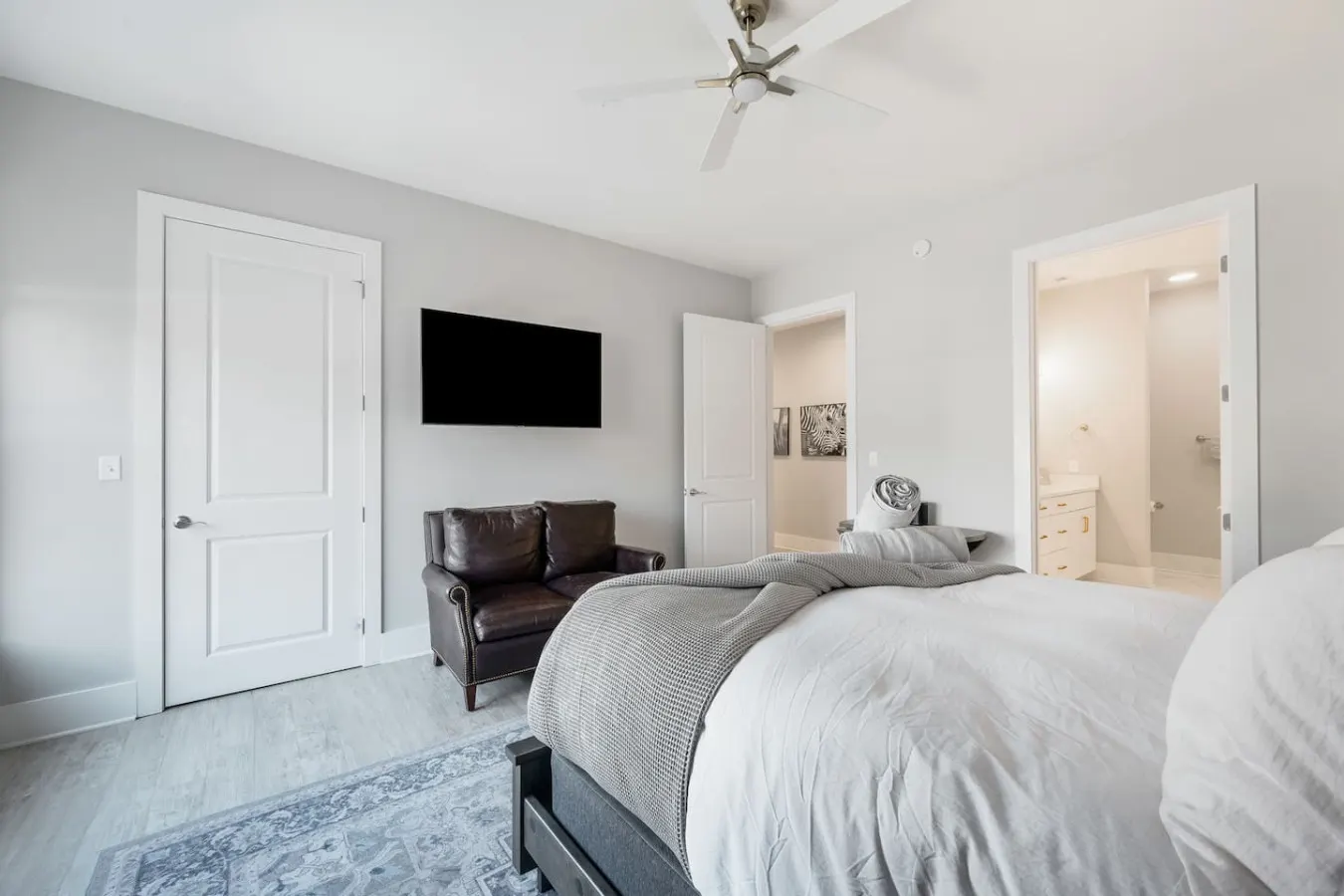 Luxury Downtown Loft Balcony & Rooftop Bar 17