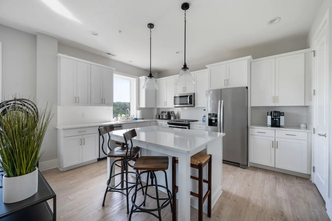 Luxury Downtown Loft Balcony & Rooftop Bar 3