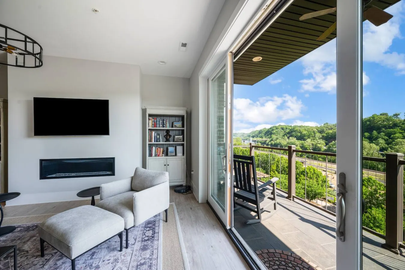 Luxury Downtown Loft Balcony & Rooftop Bar 8