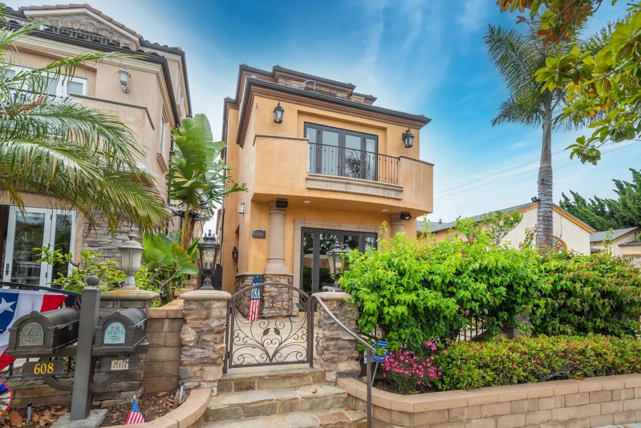 Beach Living on 9th | Spa | Close To Entertainment